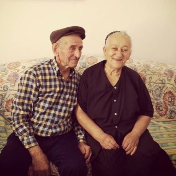 Obsessed with black, bold, shiny & sparkly - Picture 5 of 7